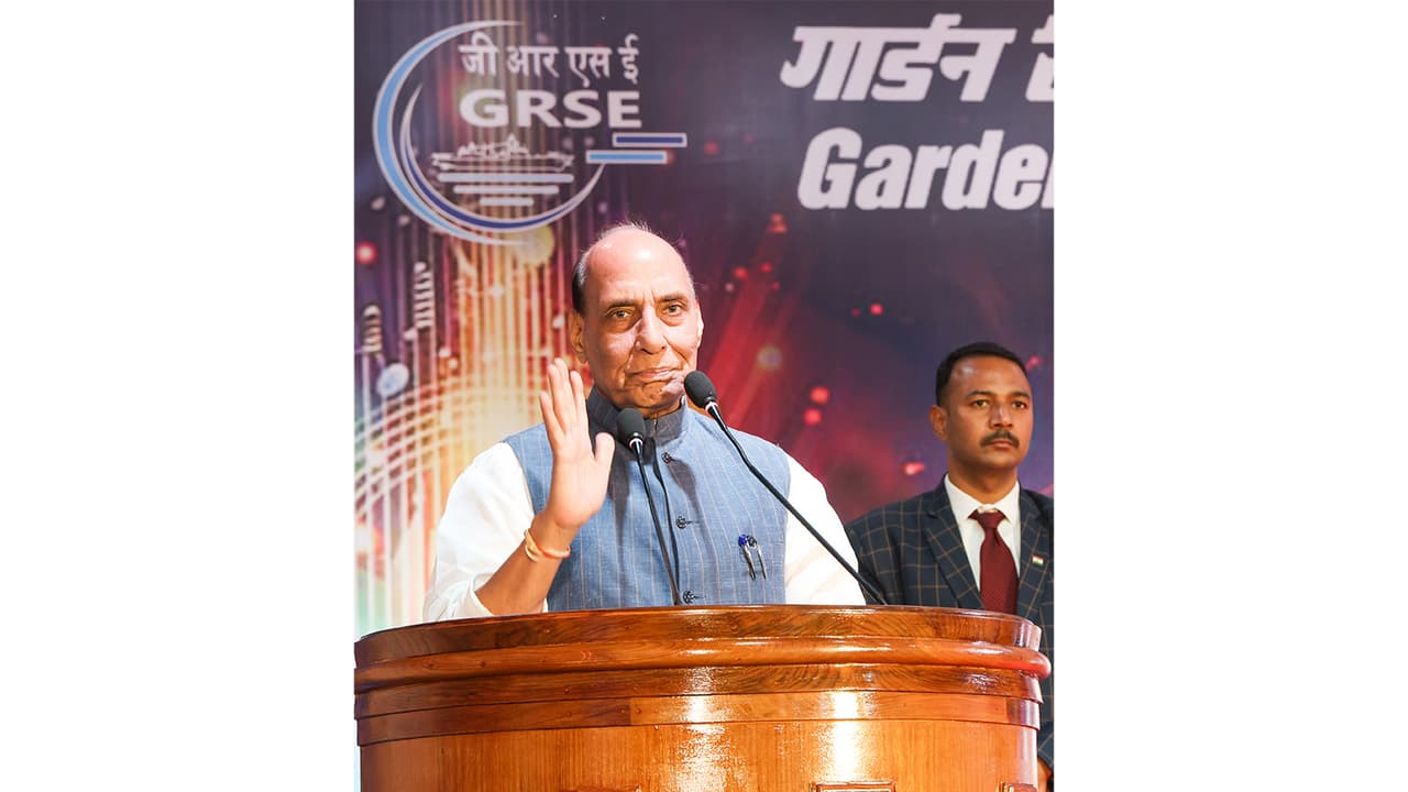 راجناث سينغ يحث GRSE على بناء سفن حديثة لتحقيق هدف "Viksit Bharat".