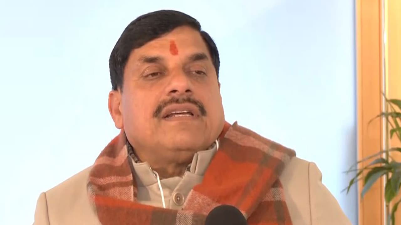 MP CM at Davos highlights state's potential in EVs, renewable energy