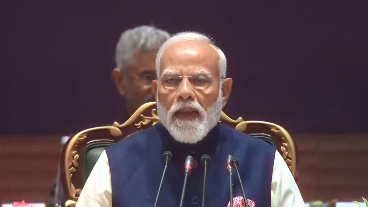 رئيس الوزراء مودي يحدد خارطة الطريق للذكاء الاصطناعي الأخلاقي، ويحذر من التدمير الذاتي