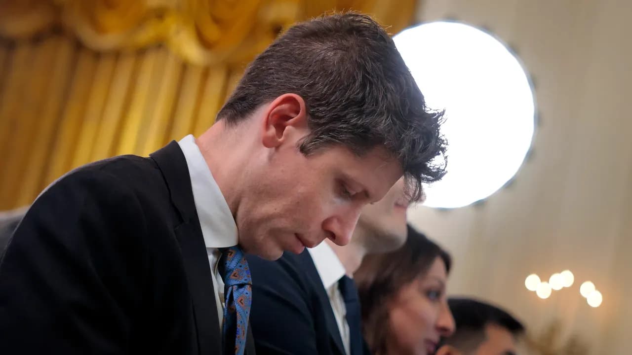 يقول سام ألتمان من OpenAI إن إدراج وزارة الحرب للمجموعات الإنسانية في القائمة السوداء "سابقة مخيفة للغاية" وسط صفقة البنتاغون