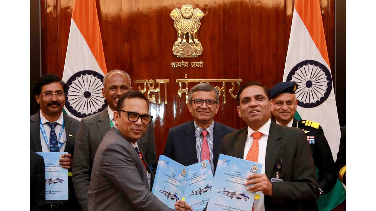 وقعت وزارة الدفاع صفقة بقيمة 2,312 كرور روبية مع شركة HAL لشراء 8 طائرات Dornier