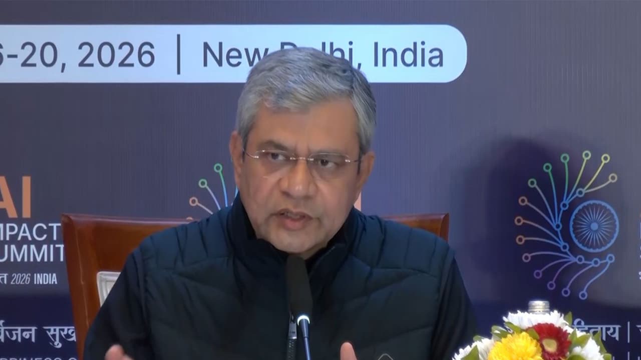 وزارة الإلكترونيات وتكنولوجيا المعلومات تعتزم توسيع نطاق التدريب على الذكاء الاصطناعي ليشمل 500 جامعة على مستوى البلاد في خطة جديدة.