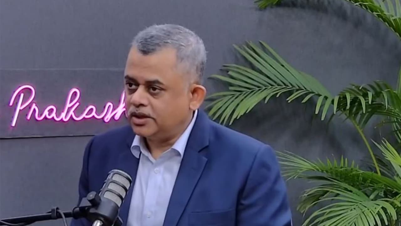 تقلب الروبية "مشكلة سيولة"، وليس أزمة ملاءة مالية: نيلكانث