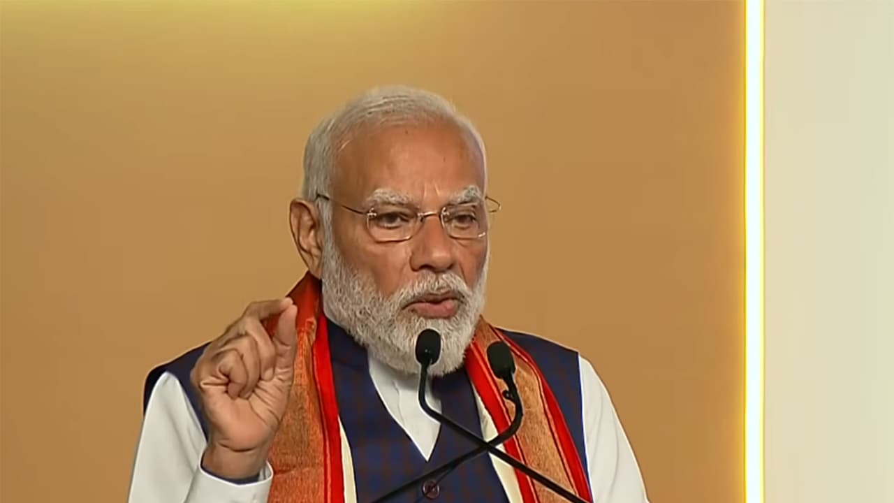 أطلق PM Modi مشاريع بقيمة 9400 كرور روبية لجعل تيلانجانا مركزًا للتصنيع