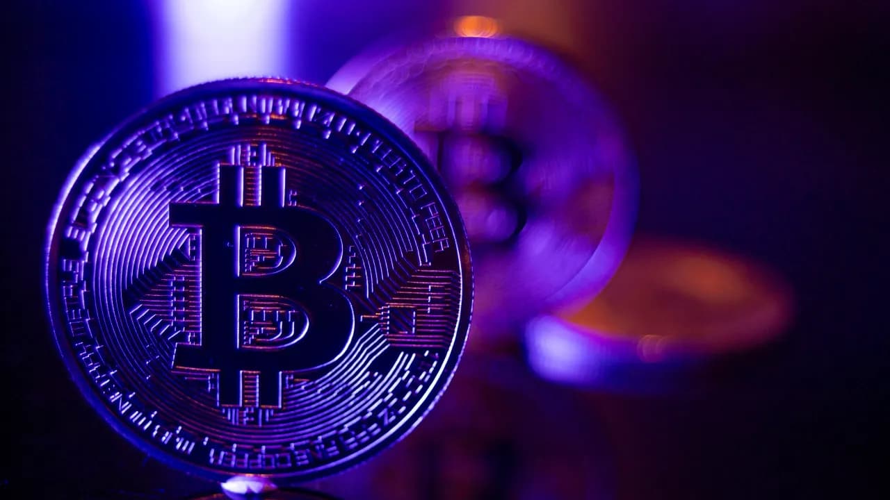 انخفض سعر البيتكوين إلى أقل من 67 ألف دولار أمريكي – خسائر XRP و Ethereum الرائدة
