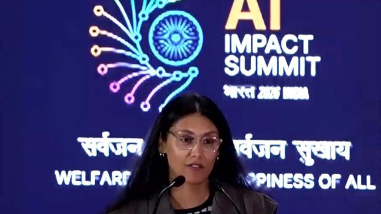 تصف روشني نادار الذكاء الاصطناعي بأنه تحول هيكلي، وتحث على خلق القيمة بقيادة الملكية الفكرية