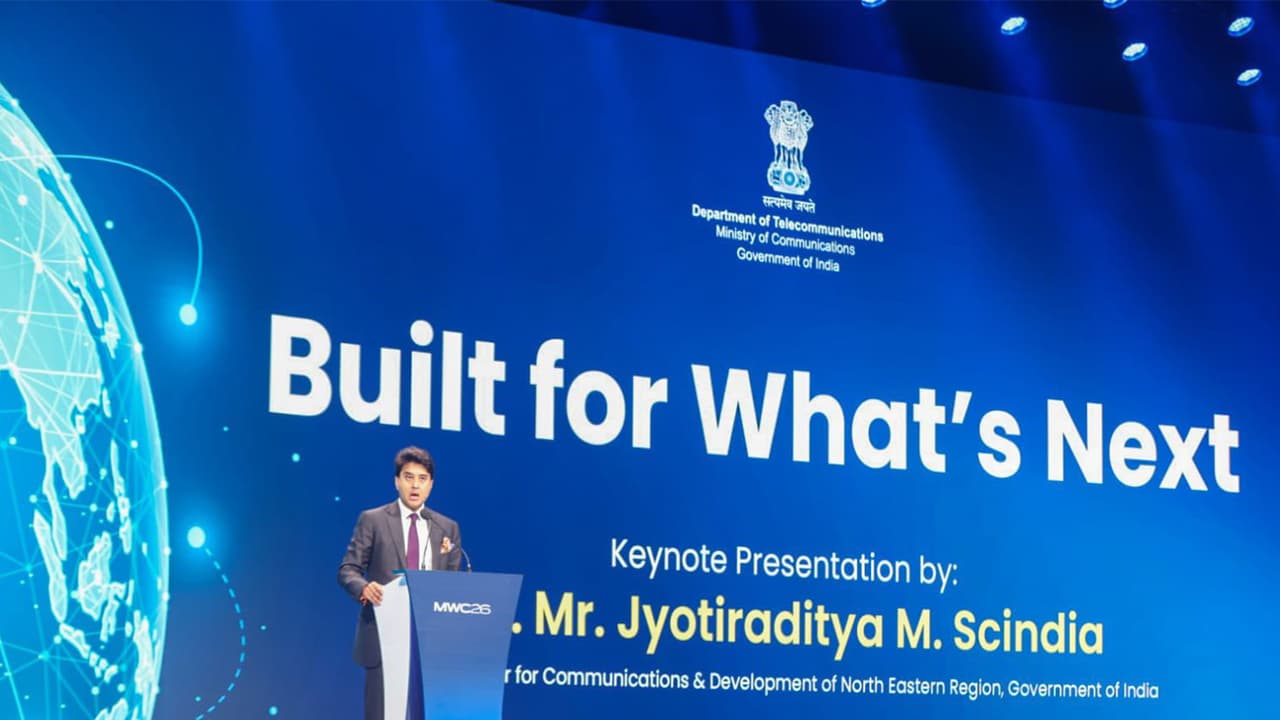 كسر حواجز التكلفة: تحدد سينديا رؤية الهند في MWC 2026