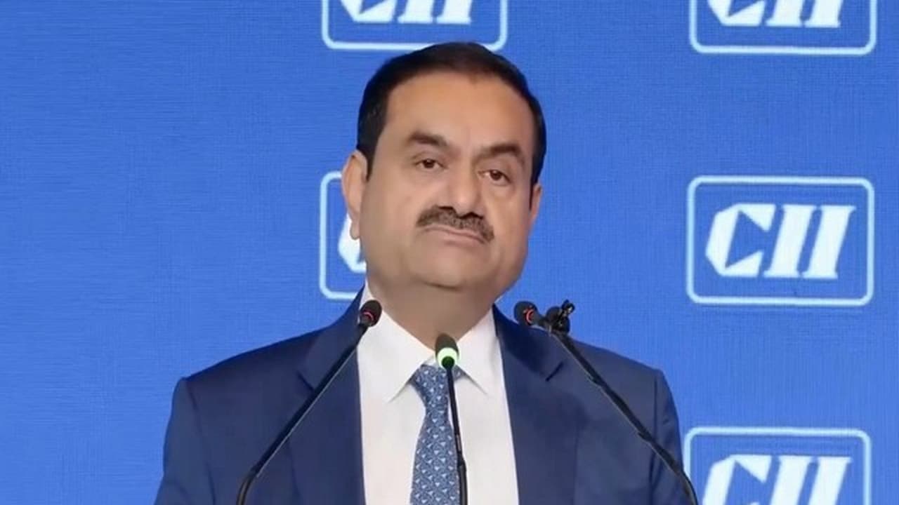 أداني: ثورة الذكاء الاصطناعي في الهند يجب أن تعمل على تمكين العمال، وليس استبدال الوظائف