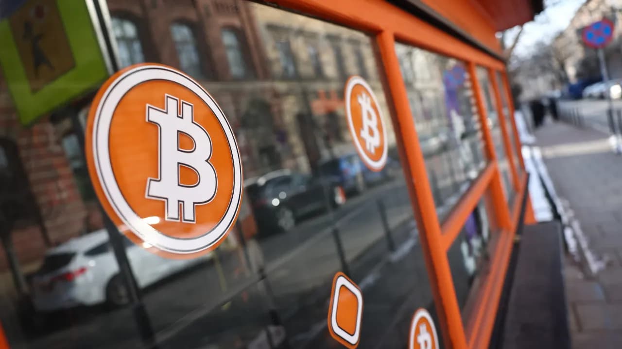 Bitcoin Price Pulls Back To $72,500 – Can BTC Maintain $70K Support Amid US-Iran Tensions?