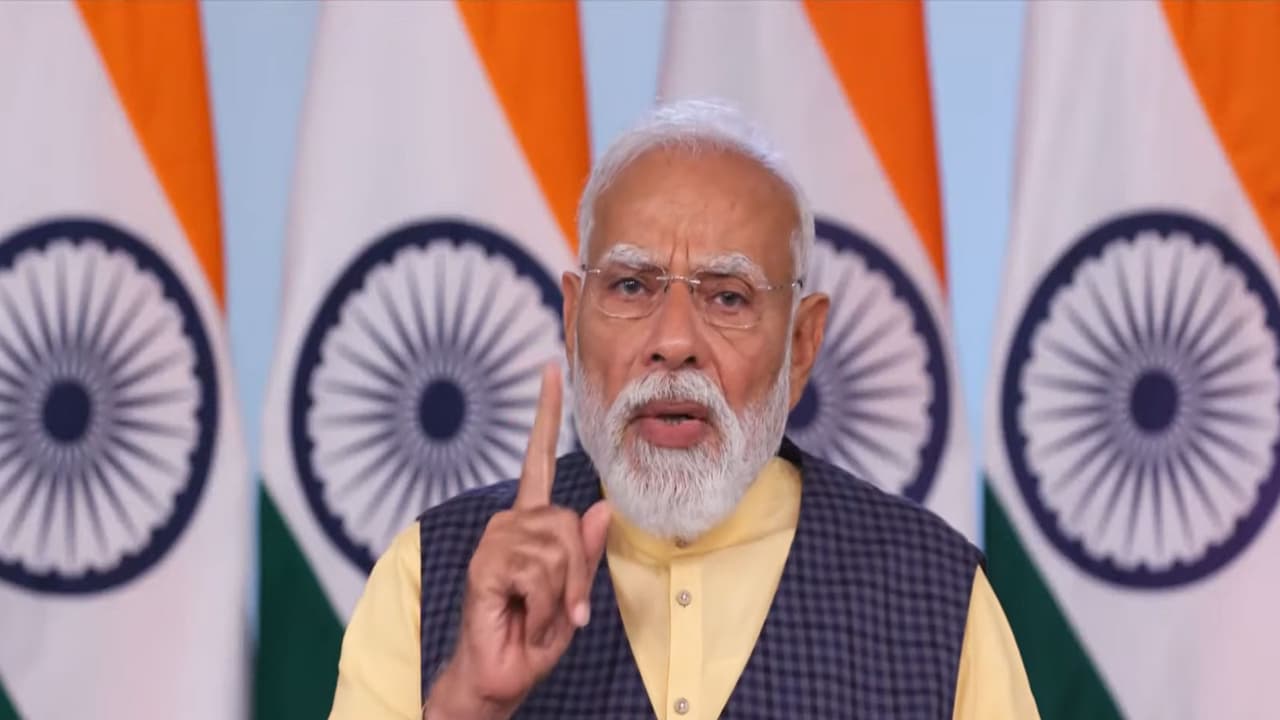 يدعو رئيس الوزراء مودي الشركات متناهية الصغر والصغيرة والمتوسطة إلى بناء وإنتاج وتوصيل المزيد من أجل التصدير