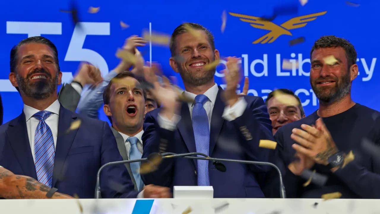 تجمعات WLFI قبل منتدى Mar-a-Lago للعملات المشفرة المدعوم من ترامب