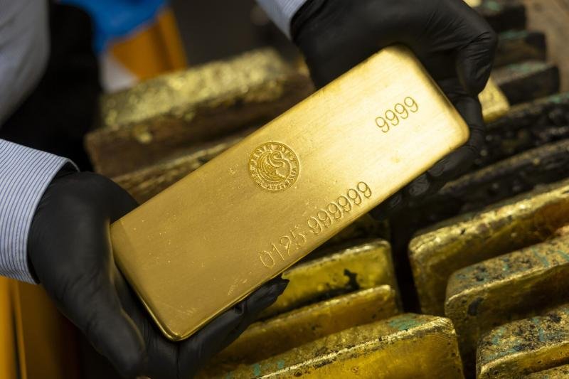 يتقدم الذهب مع دخول المشترين المنخفضين إلى السوق على الرغم من قوة الدولار