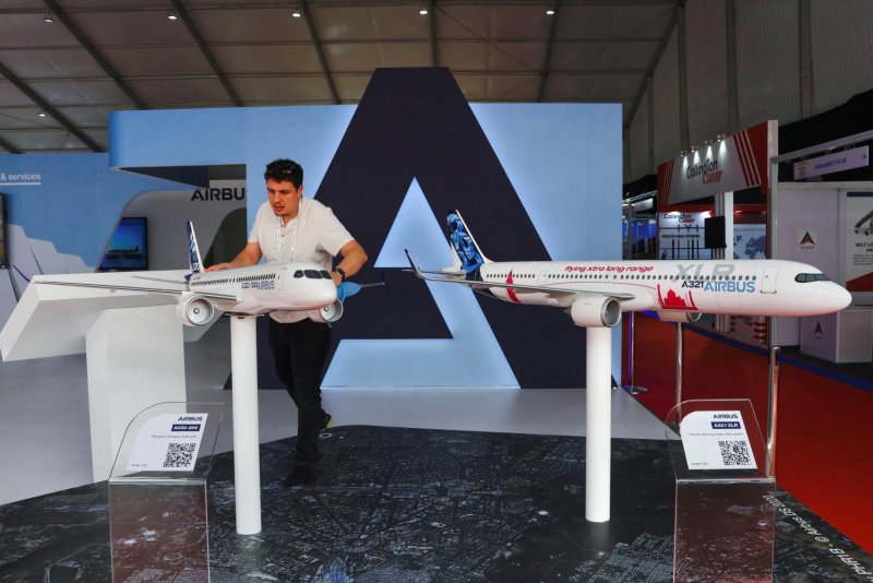 مصادر: إيرباص تبدأ حملة مبيعات لطائرة A220 الأكبر حجماً