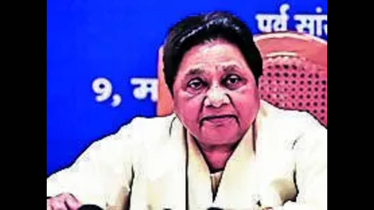 Mayawati insta al gobierno a mantener bajo control los precios del combustible