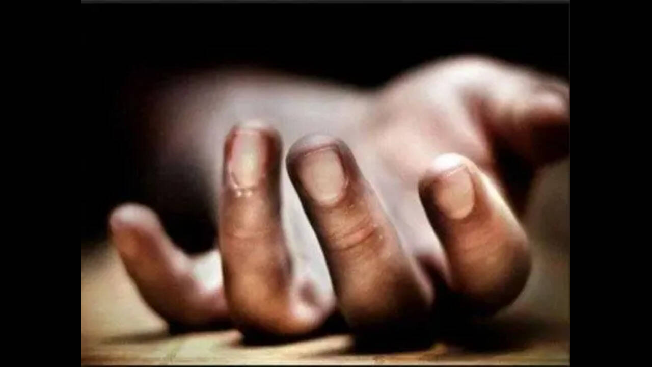 Woman poisons 2 kids in Bengaluru, attempts suicide