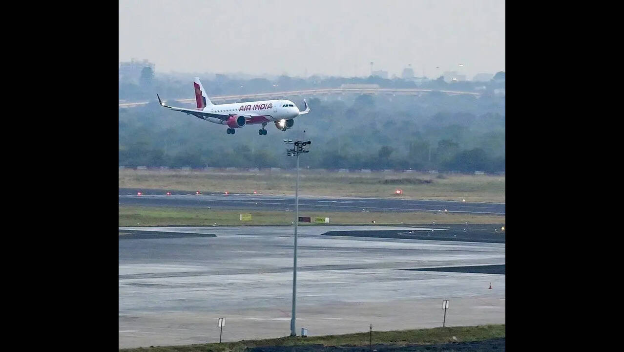 El aumento vertiginoso de las tarifas y los recortes de vuelos perturban el plan de viajes de verano