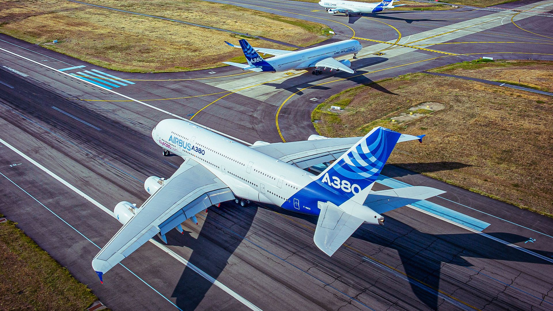 إليكم مقدار الزيادة في طول جناح طائرة إيرباص A380 مقارنةً بالطائرة A350