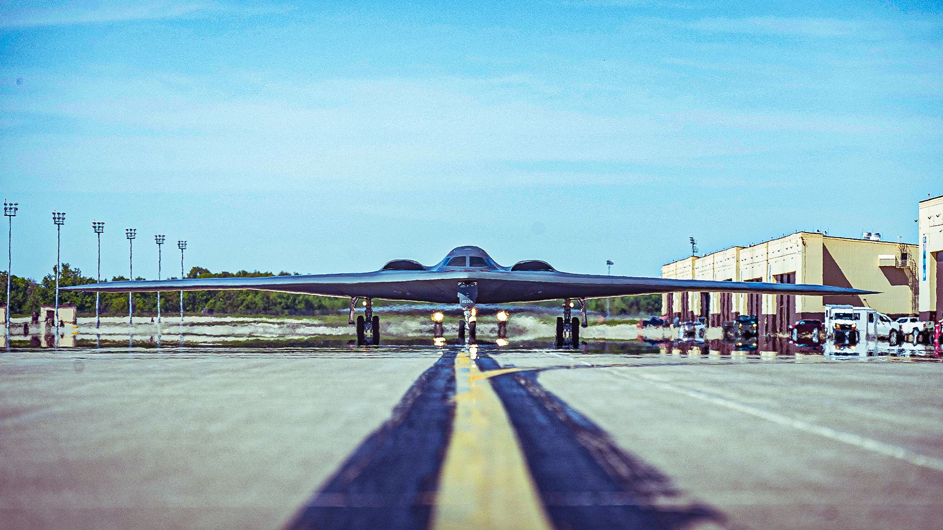 لماذا تمتلك قاذفة القنابل B-2 Spirit مثل هذه البنية المسطحة؟