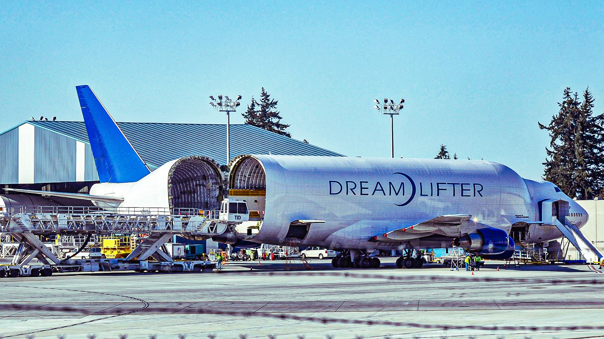 Why Did Boeing Build The Dreamlifter With A Swinging Tail Door?