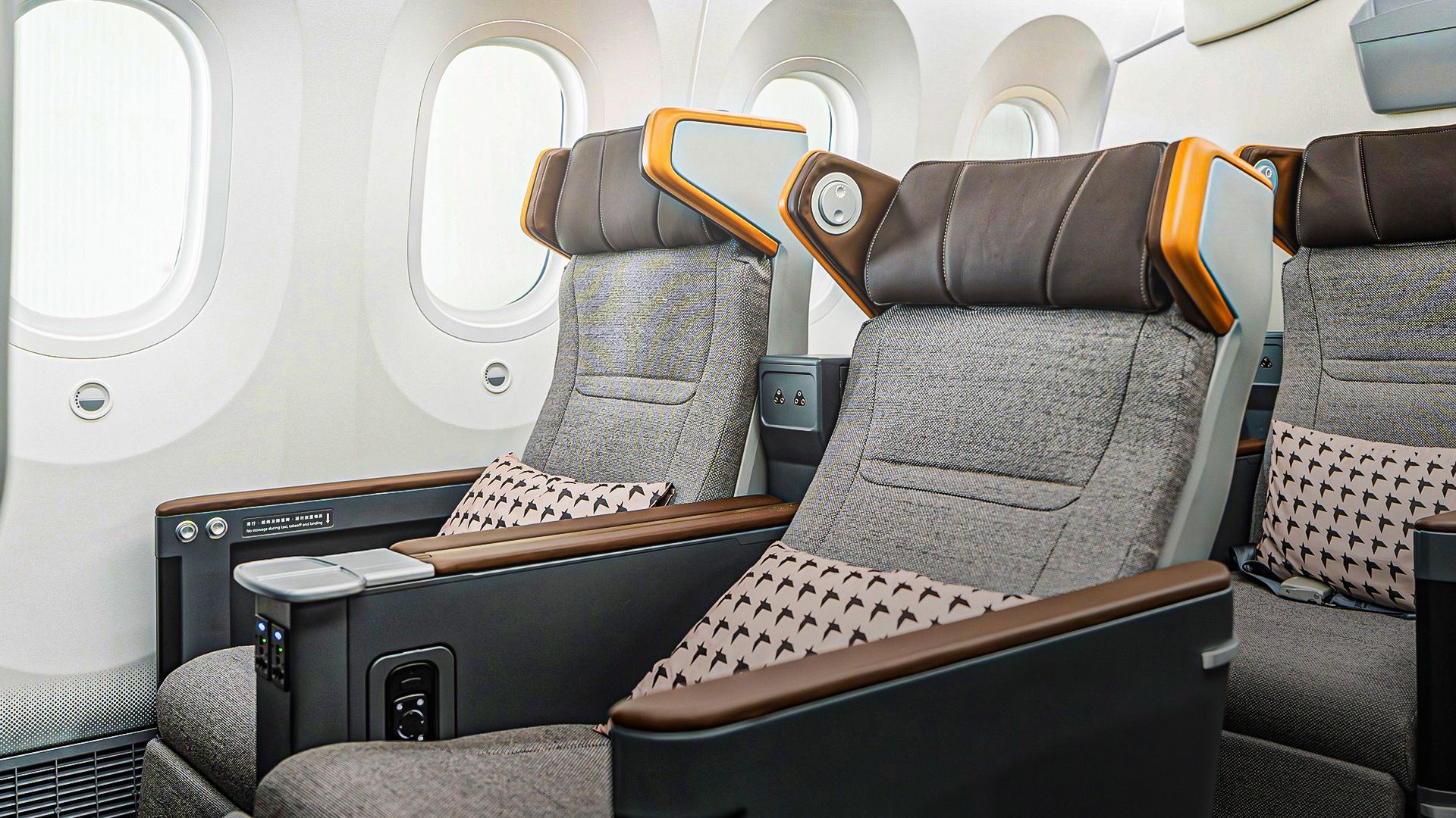 Las aerolíneas con mayor espacio para las piernas del mundo en clase económica premium en 2026