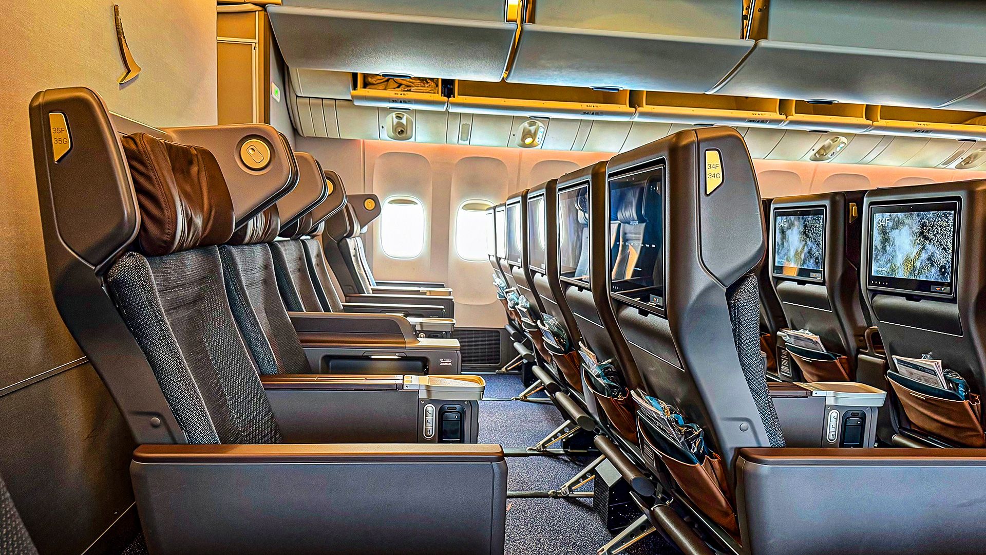Las características sorprendentes de los productos Premium Economy de Singapore Airlines y Cathay Pacific