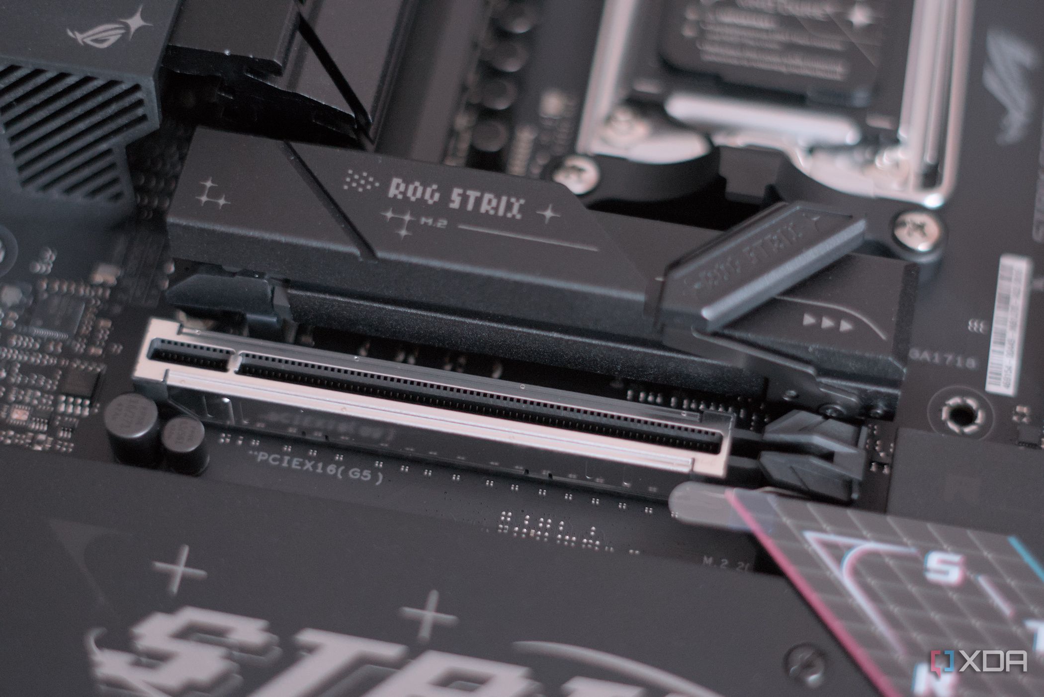 No, your SSD doesn't need a heatsink