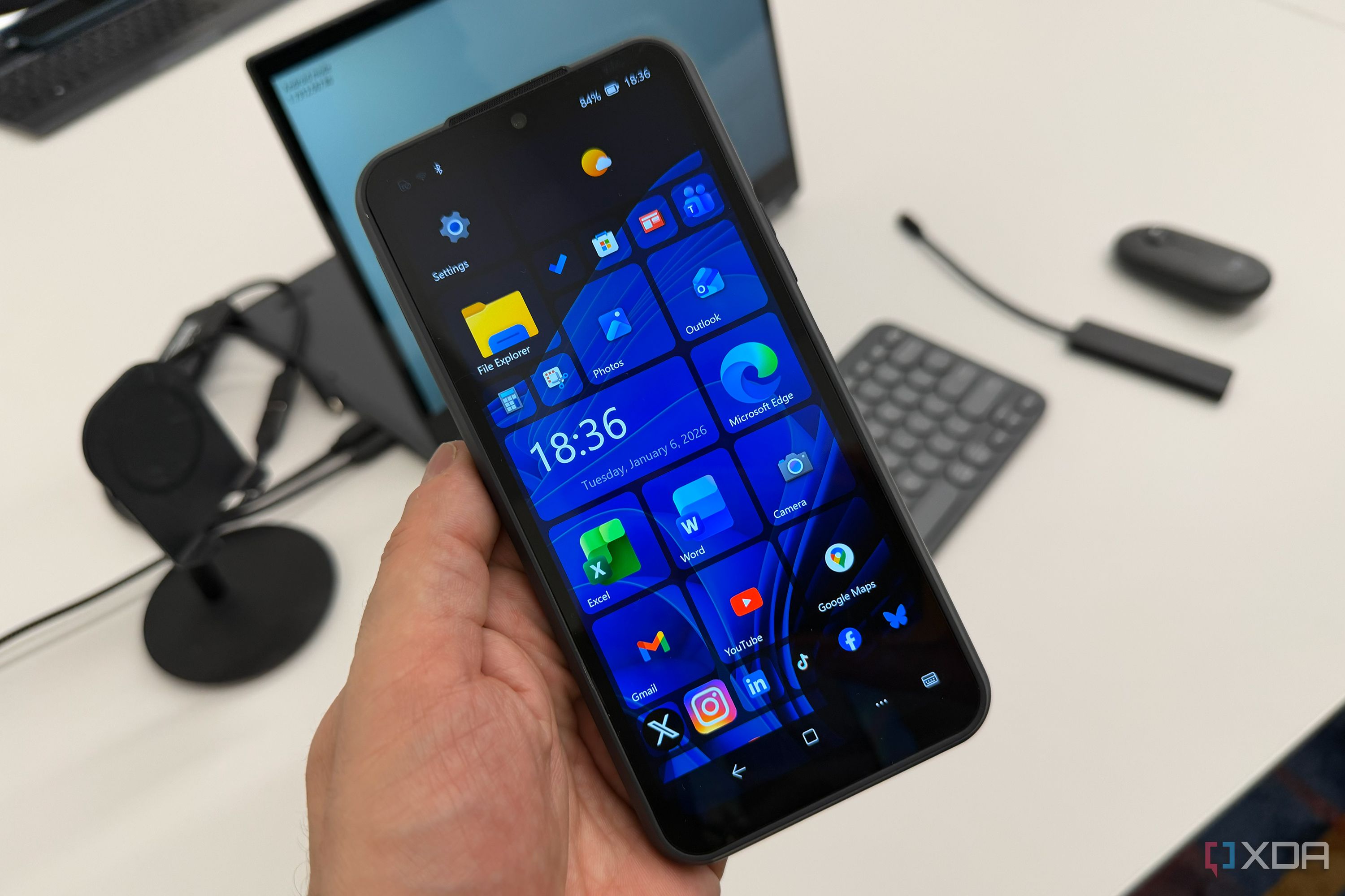 عودة قوية لنظام Windows Phone - NexPhone جهاز يعمل بنظامي التشغيل Android و Windows