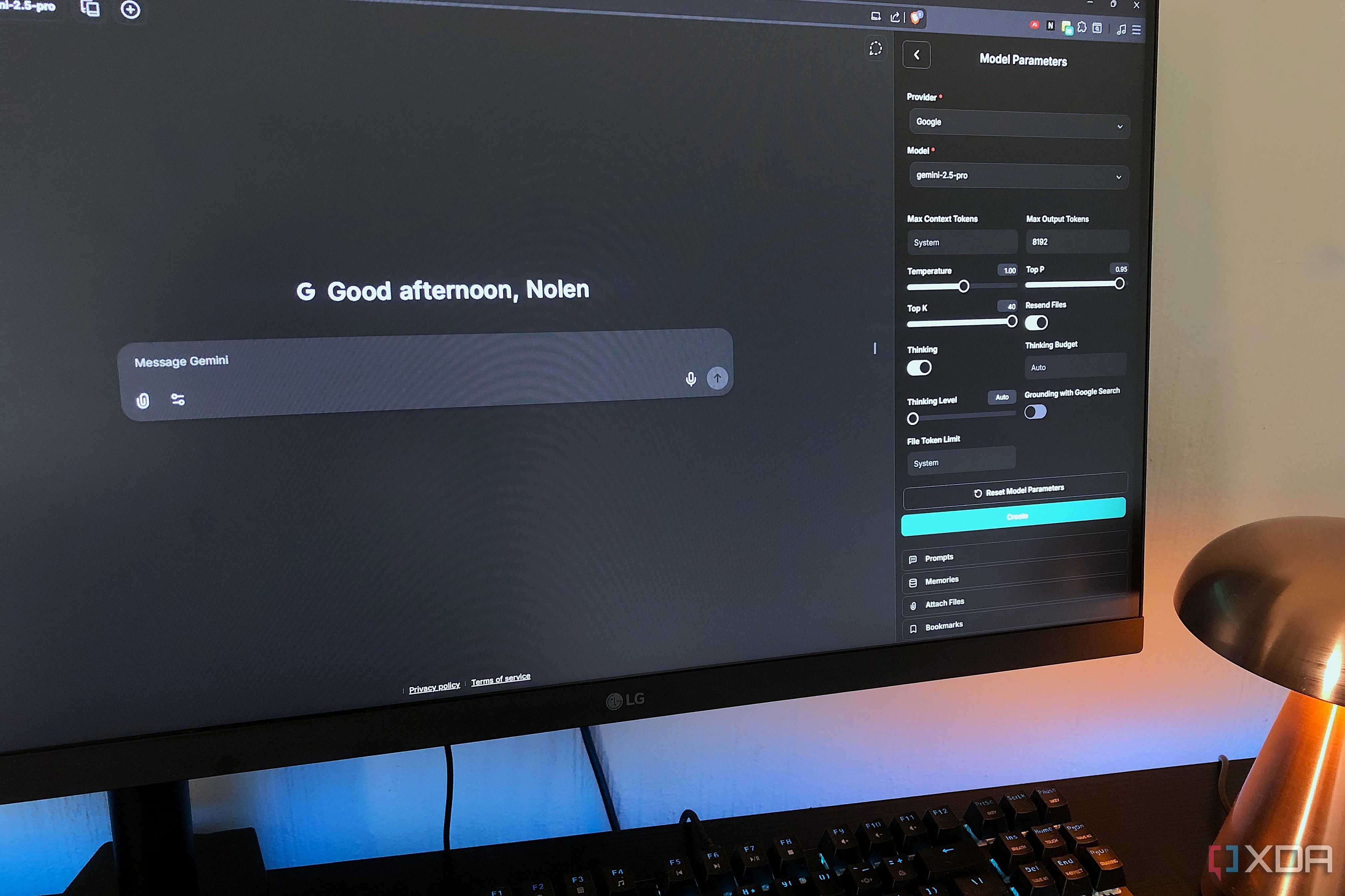 لقد تخليت عن ChatGPT لهذا البديل مفتوح المصدر المستضاف ذاتيًا، وهو أفضل بكثير