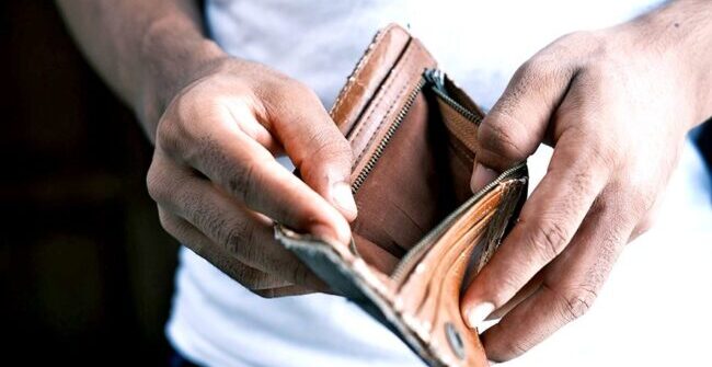 أزمة الديون تطغى على أصحاب الدخول المرتفعة، وكبار السن هم الأكثر تضررًا.