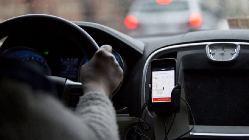 ¿Los algoritmos de Uber, Bolt e inDrive están acabando con las interacciones humanas en el e-hailing?