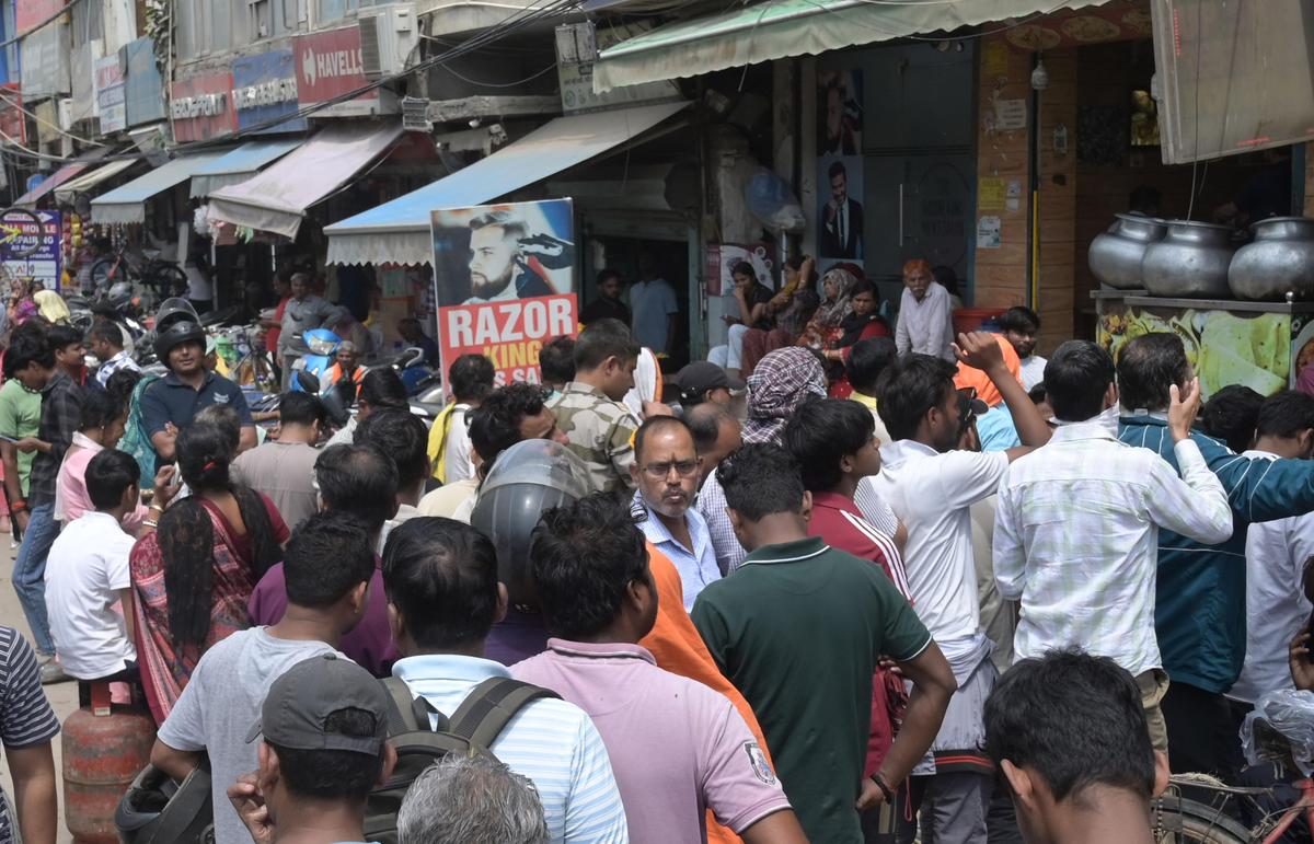 Households, vendors continue to feel the heat amid short supply
