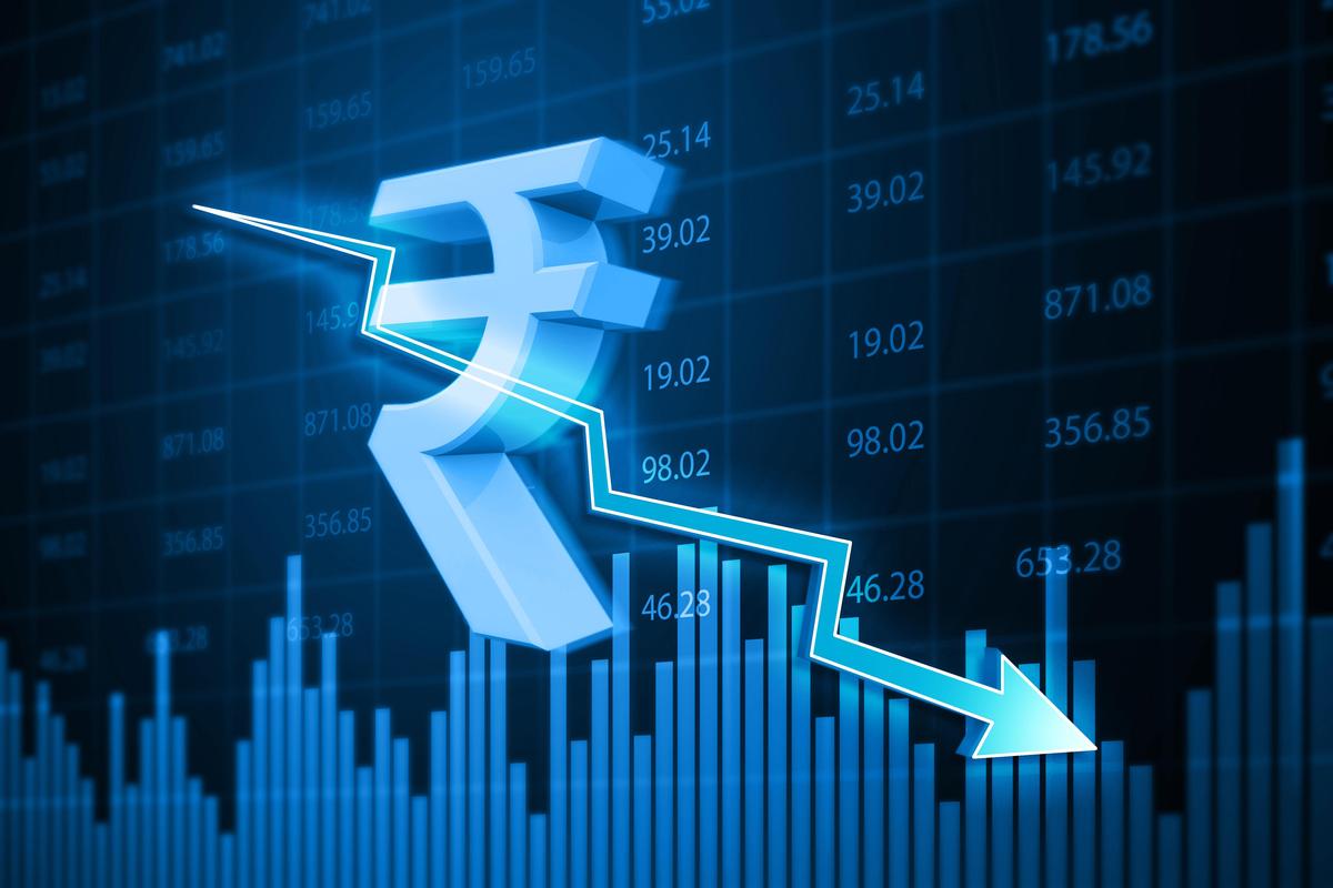 انخفضت الروبية بمقدار 17 بيسة إلى 95.43 مقابل الدولار الأمريكي في التعاملات المبكرة