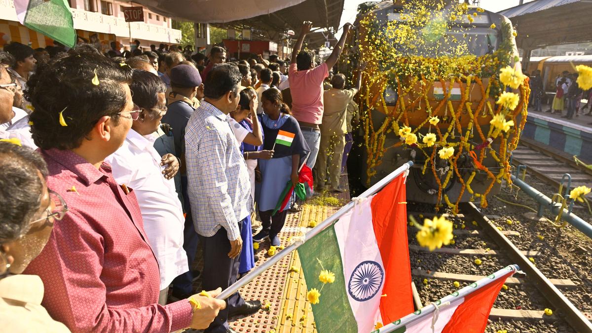 خدمات قطارات অমৃত ভারত السريعة (الأسبوعية) المنتظمة بين تامبارام – تيروفانانتابورام وتامبارام – تشيناي المركزية.