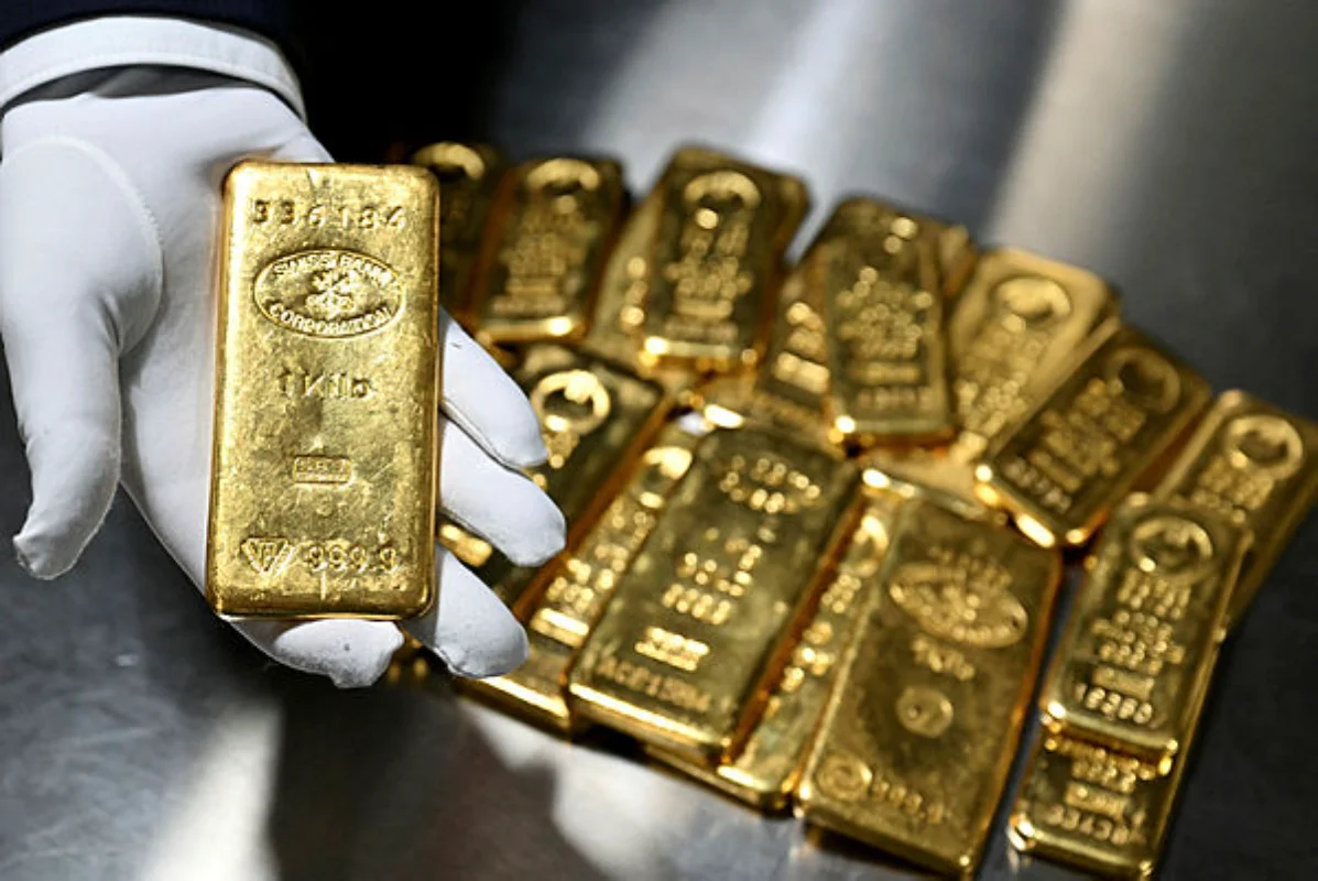 هبوط حاد في أسعار الذهب والفضة مع تعيين ترامب رئيساً جديداً للاحتياطي الفيدرالي، المعادن تشهد انخفاضاً تاريخياً.