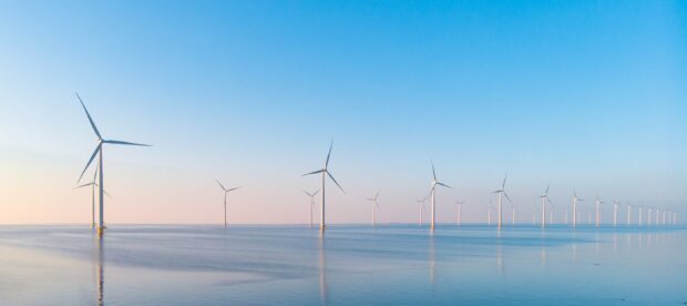 What are the risks to health and safety in the UK offshore wind sector?