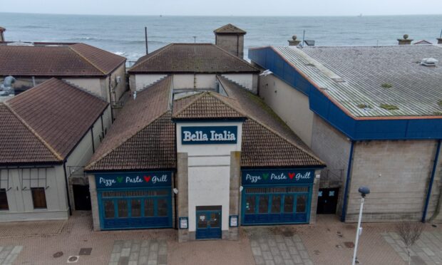 La renovación de la playa de Aberdeen "podría atraer a los prósperos comerciantes de camiones de comida Fittie a unidades vacías de Queens Links"