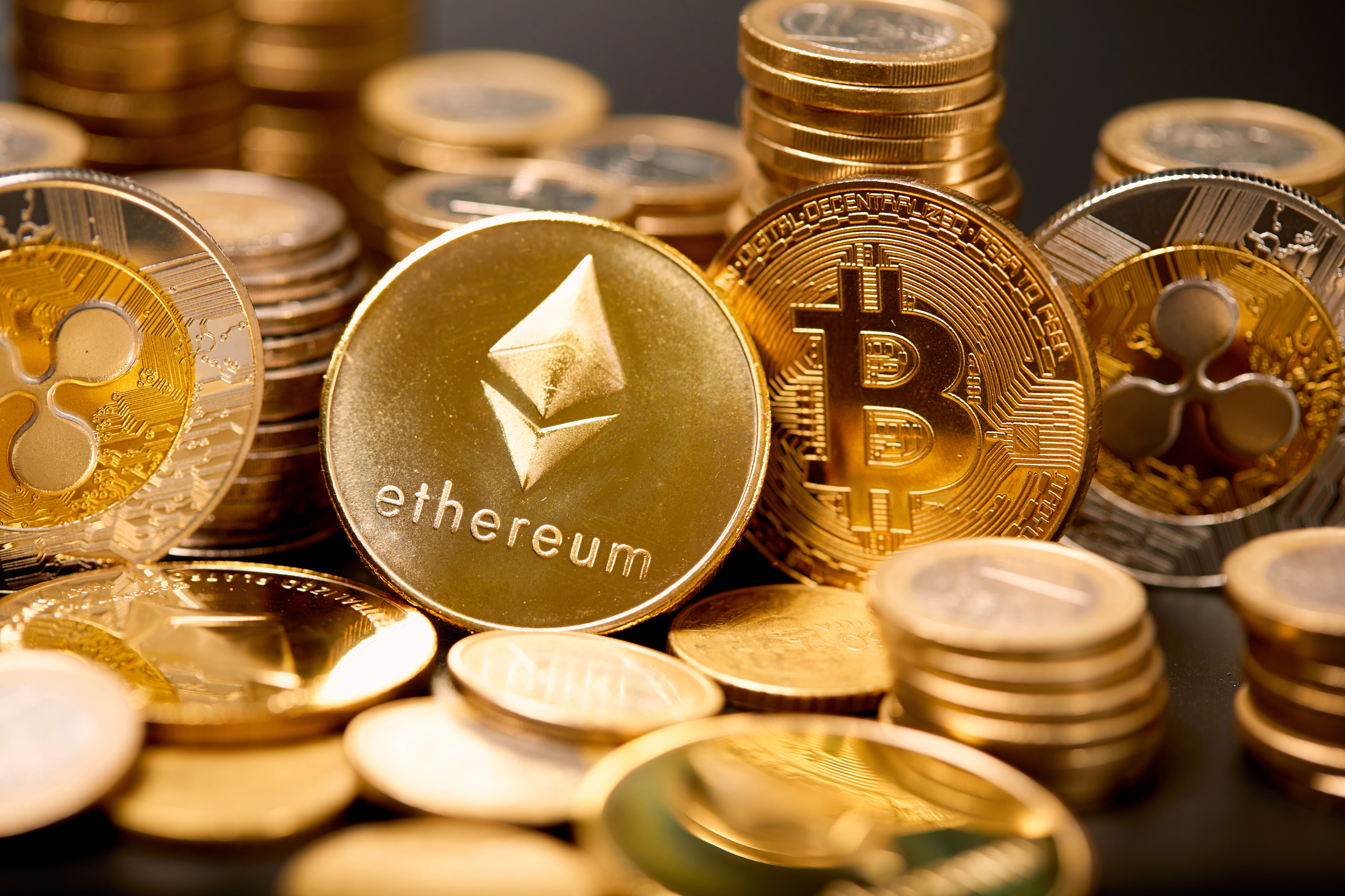 Bitcoin mantiene su rango mientras Ethereum enfrenta un leve rendimiento inferior en una semana agitada