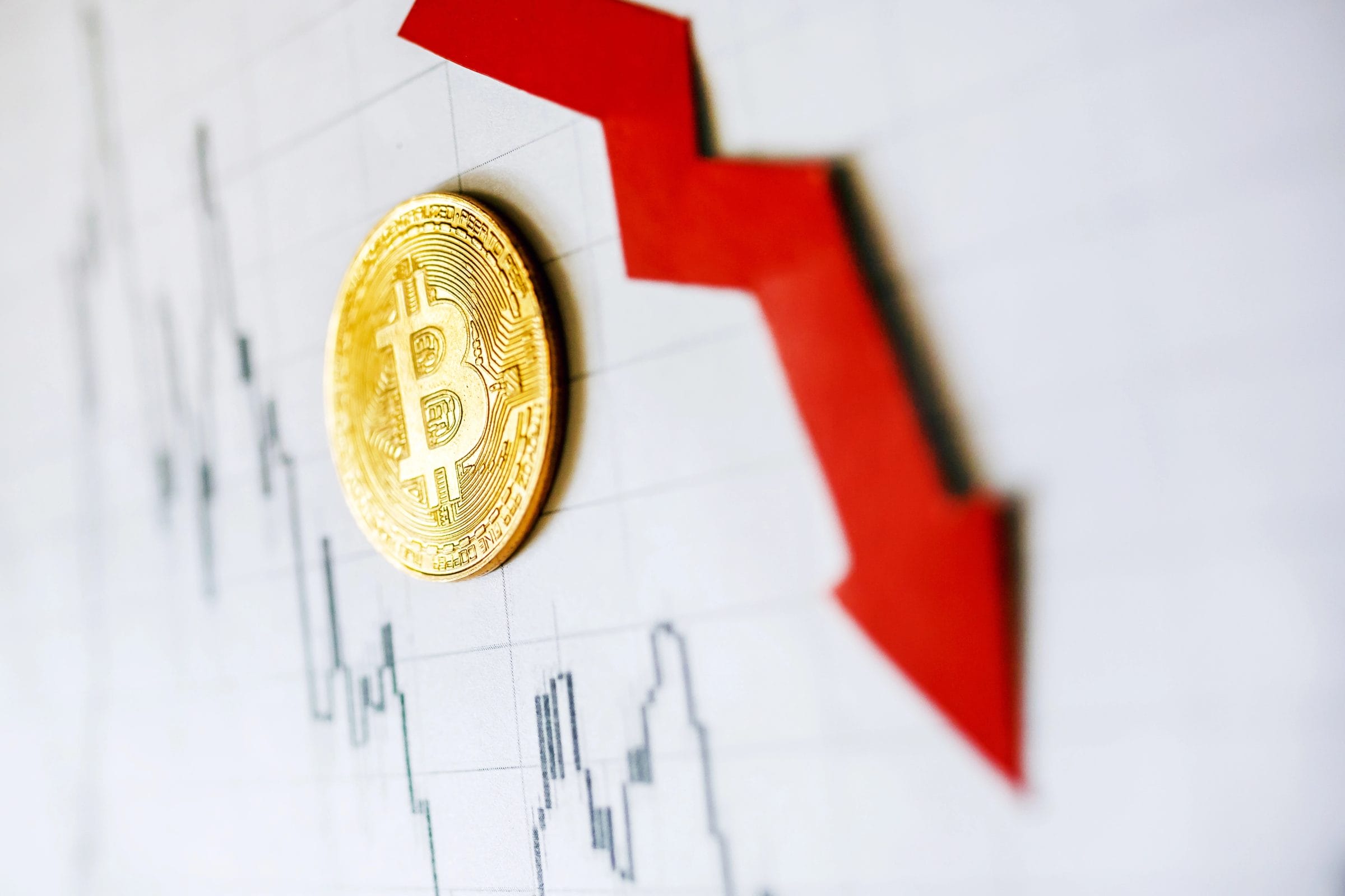 تنخفض عملة البيتكوين إلى أدنى مستوى لها منذ أربعة أشهر مع تعمق الصراع مع إيران ومعنويات العزوف عن المخاطرة