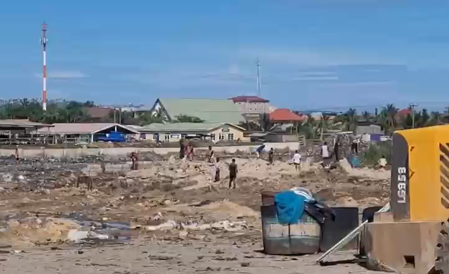 Varias tiendas demolidas en el Nuevo Mercado de Kasoa para el proyecto Economía 24 Horas