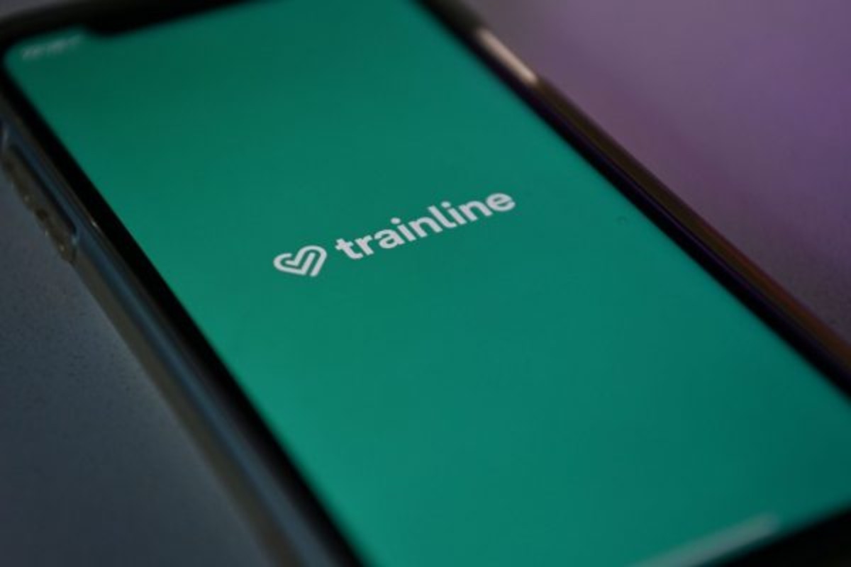 تعثر أسهم Trainline بعد نزول رئيسه