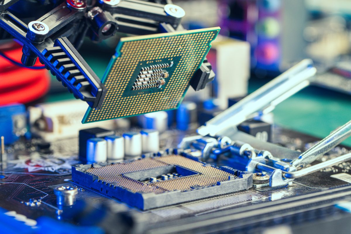 Fractile vs Nvidia: هل يمكن لشركة ناشئة في المملكة المتحدة تقويض رقائق الذكاء الاصطناعي؟