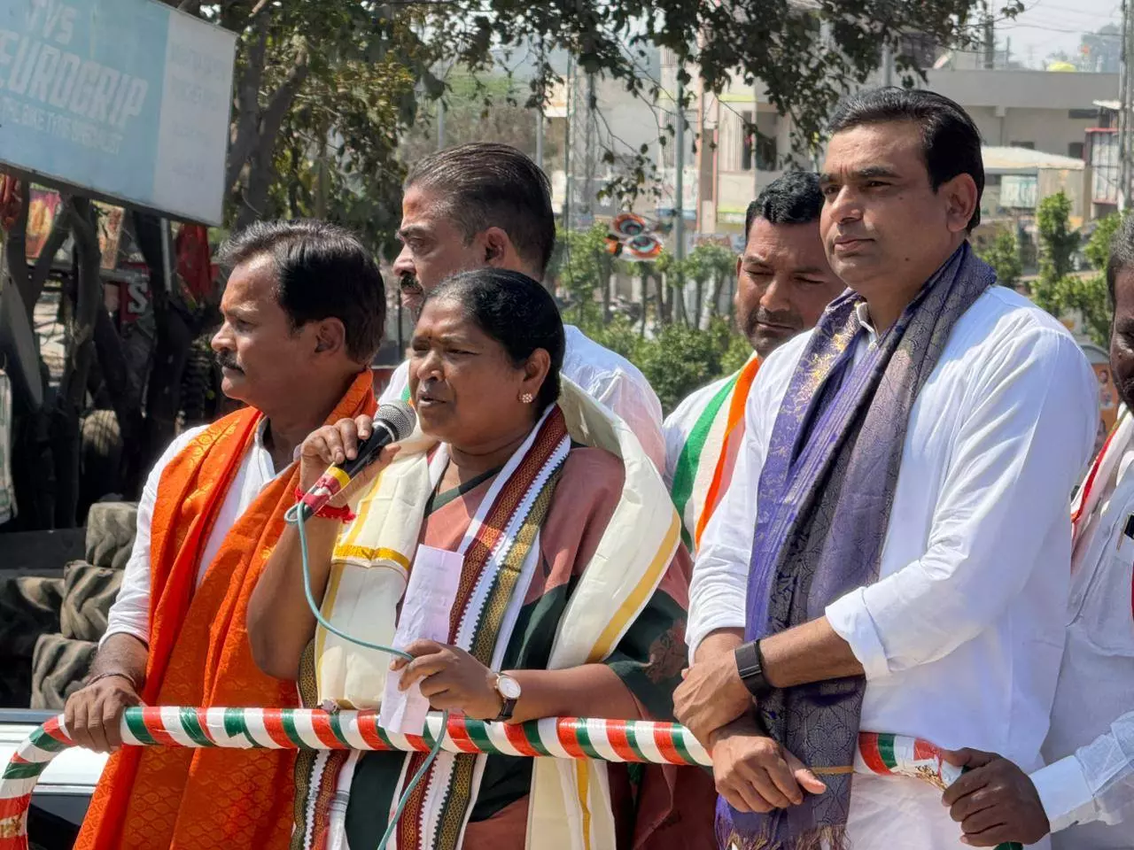 سيتاكا تلقي باللوم على قروض حقبة حزب بهارات راشترا ساميثي في الضائقة المالية للولاية.