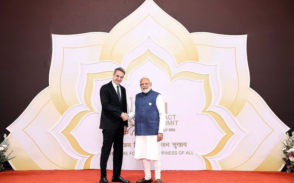 ميتسوتاكيس يروج لليونان كجسر للذكاء الاصطناعي