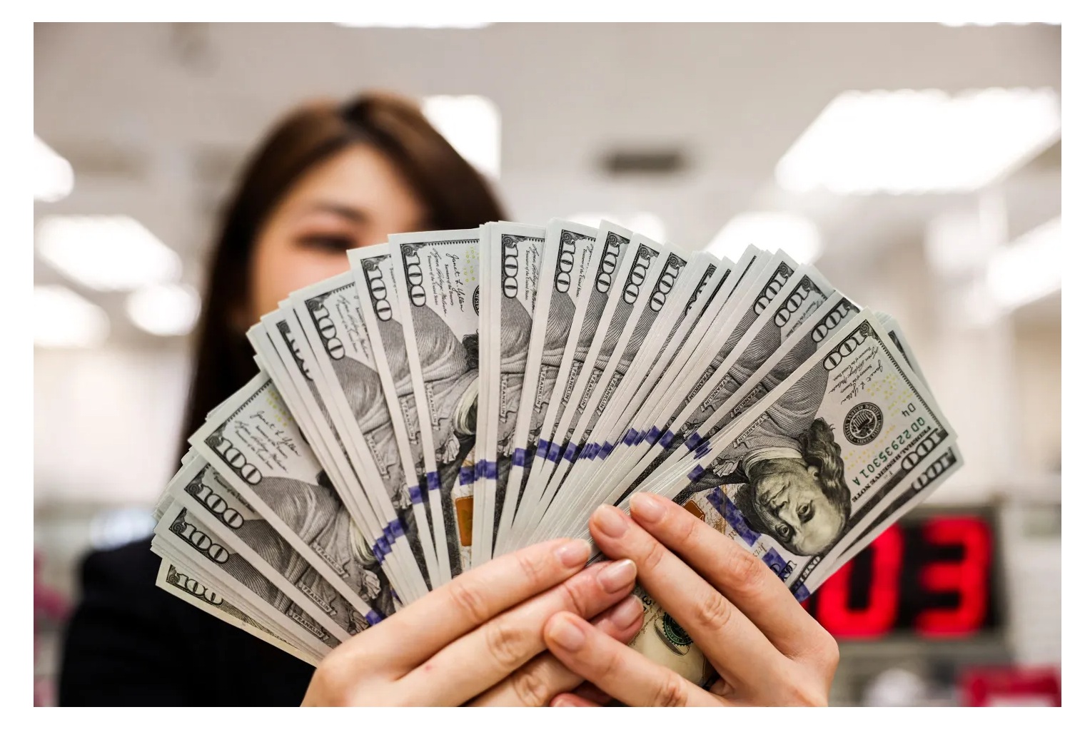 Dollar Set for Biggest Weekly Gain in Over a Year