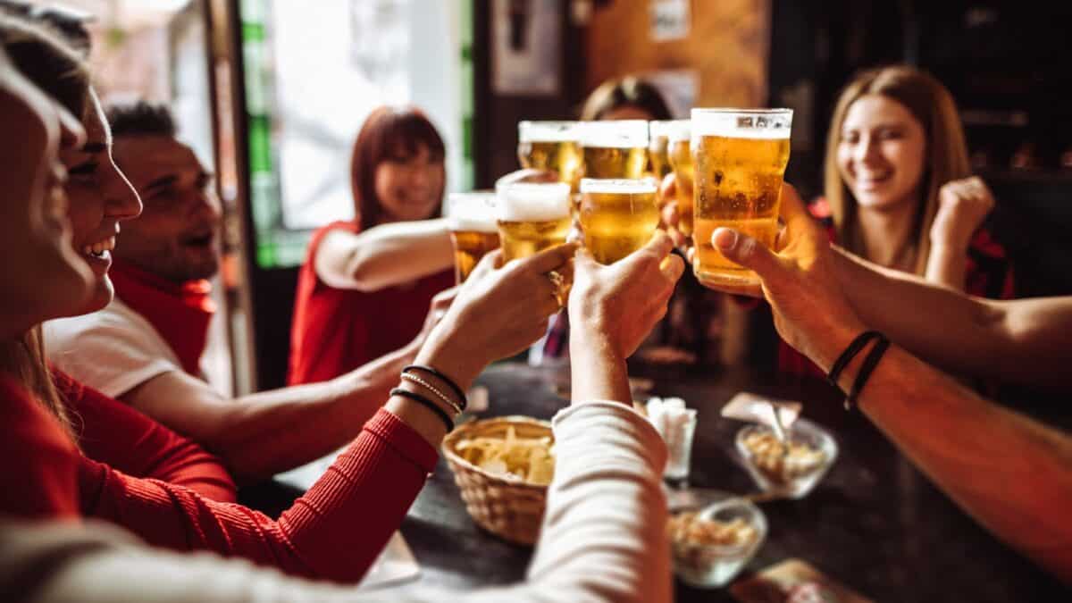¡El precio de las acciones de JD Wetherspoon cae un 10%!