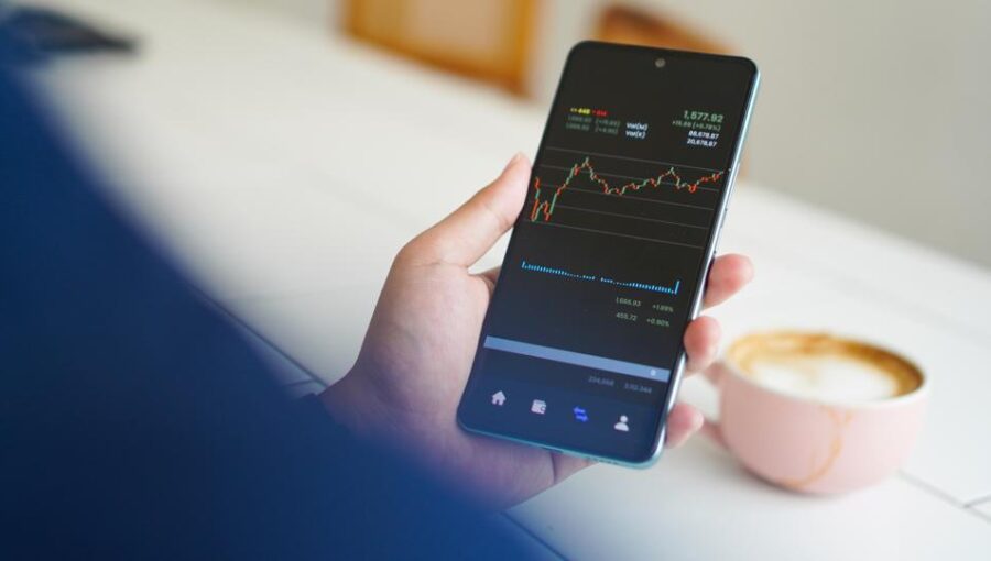 ما يقرب من 50% من استجابات الذكاء الاصطناعي كانت بها "مشكلة واحدة مهمة على الأقل" في الدراسة - وإليك كيفية تجنب أخطاء الاستثمار المكلفة في الذكاء الاصطناعي