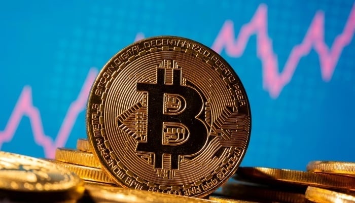 هبوط حاد في سعر البيتكوين يتسبب في تراجع قيمته السوقية بقيمة 2 تريليون دولار.