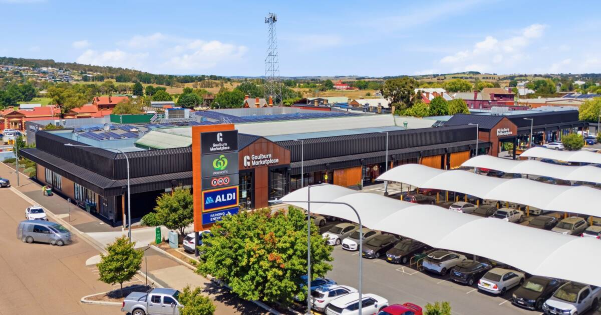 El propietario del centro comercial acude al mercado tras 'engordar' el stock