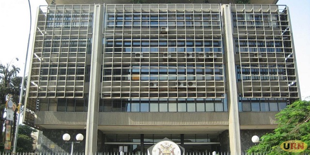 البنك المركزي الأوغندي يثبت أسعار الفائدة عند [DATA REMOVED] رغم تراجع التضخم، مشيرًا إلى المخاطر العالمية.