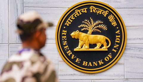 RBI Action: RBI imposed heavy fines on these banks, know the whole matter
